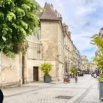 Avec Vue Sur Le Château