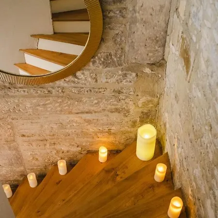 Avec Vue Sur Le Chateau