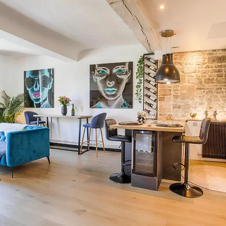 Avec Vue Sur Le Chateau Caen