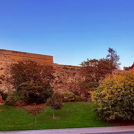 Avec Vue Sur Le Château Caen