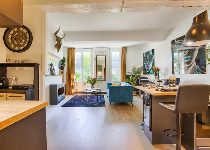 Avec Vue Sur Le Château Caen