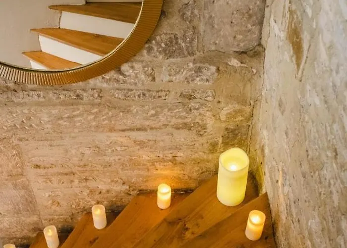 Avec Vue Sur Le Chateau