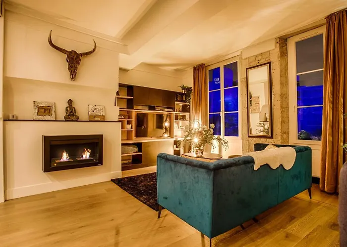 Avec Vue Sur Le Château