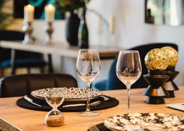 Avec Vue Sur Le Chateau * كان