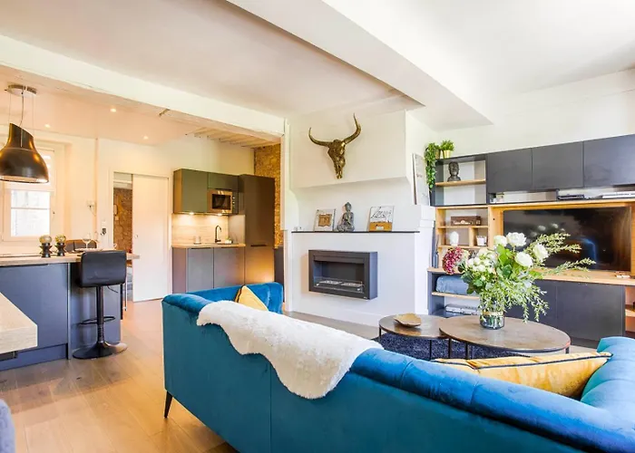 Avec Vue Sur Le Chateau كان