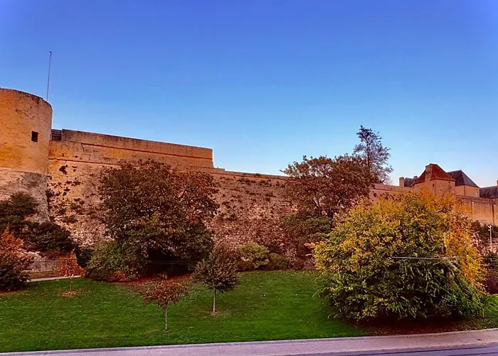 Avec Vue Sur Le Château Caen